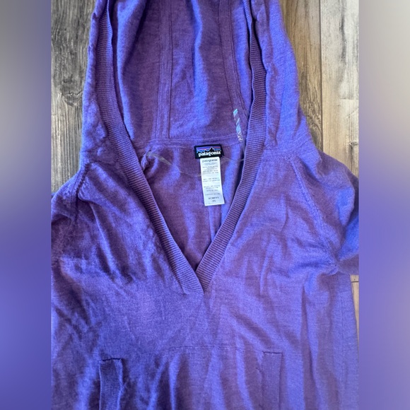 Patagonia Purple Cashmere Pullover with hood - Picture 3 of 3